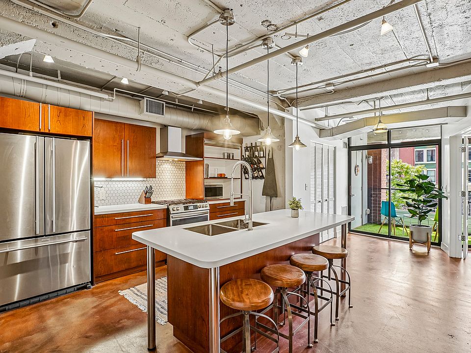1st image of 328 W 200 S APT 202