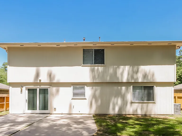 18450 Hollow Oaks Cir — Photo 20