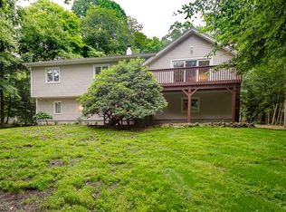 11 Cromwell Dr, Randolph, NJ 07945