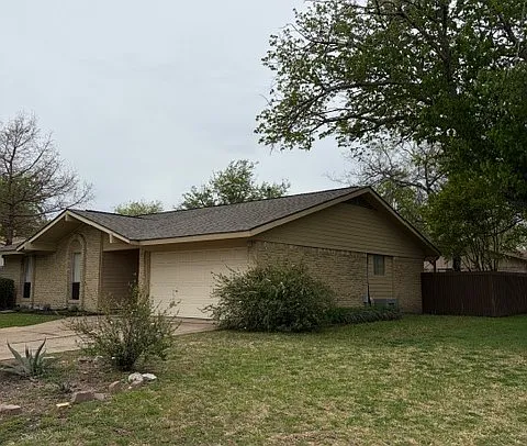 Building Photo - 1234 Briarcove Dr