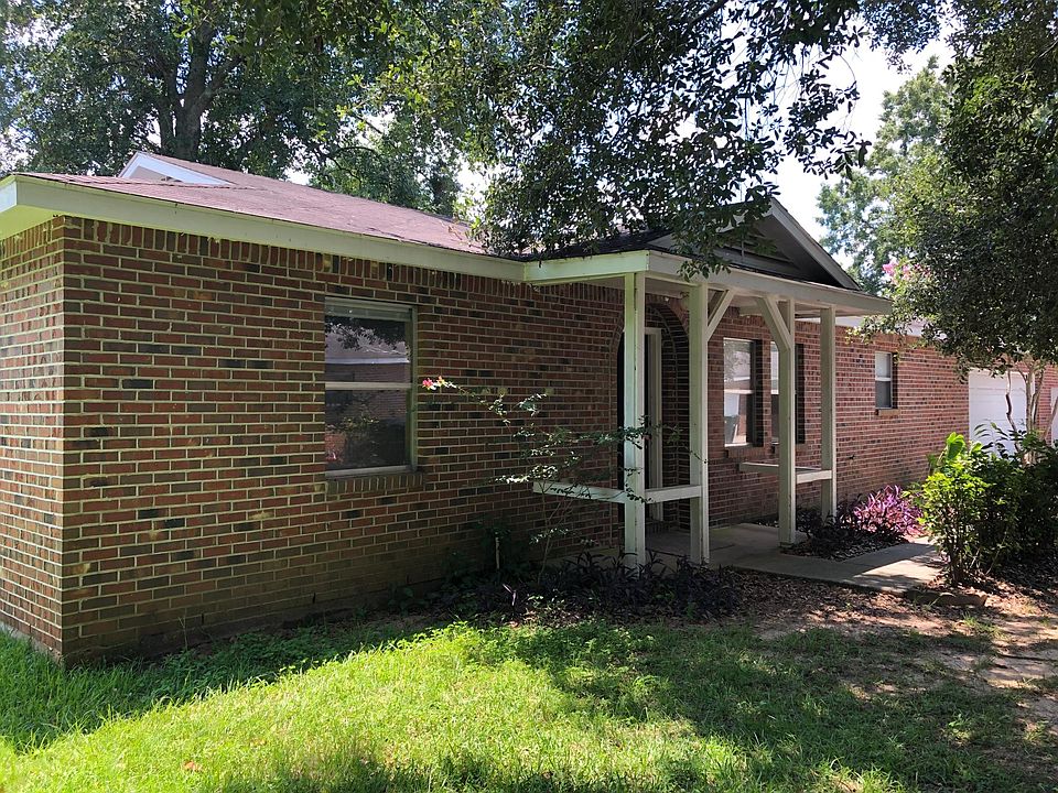 Front porch/entrance