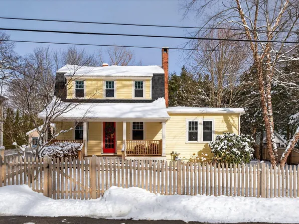 49 Underwood Road, Falmouth, ME 04105