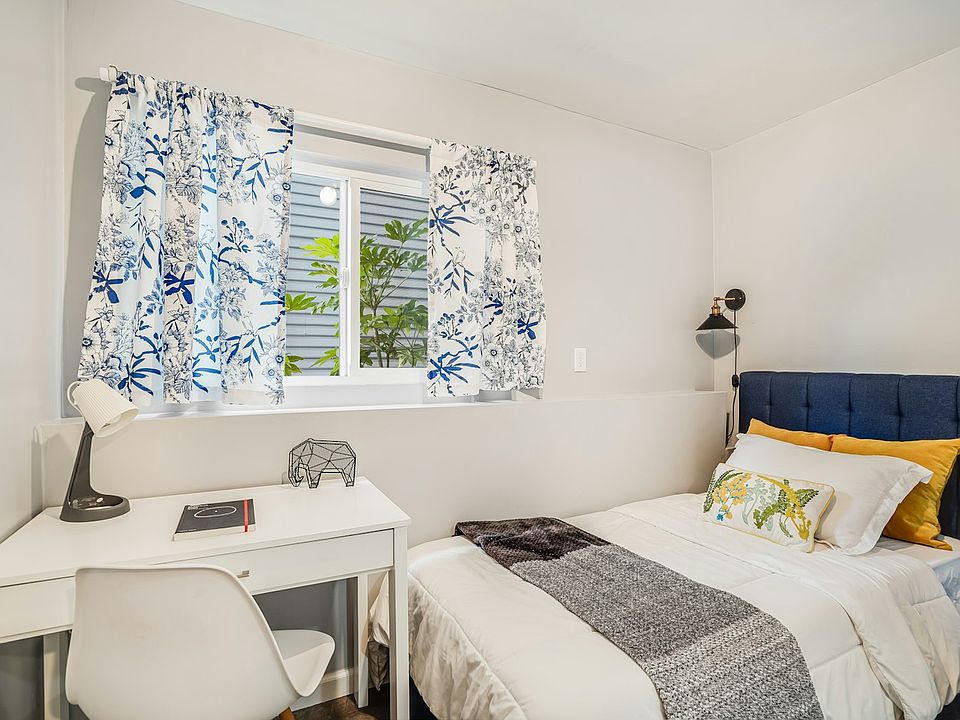 Bedroom 2 w/ workstation