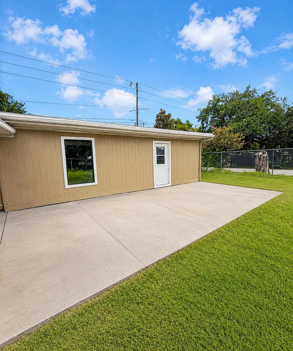 3 bed, 1015 sqft, $2,000 — Photo 1