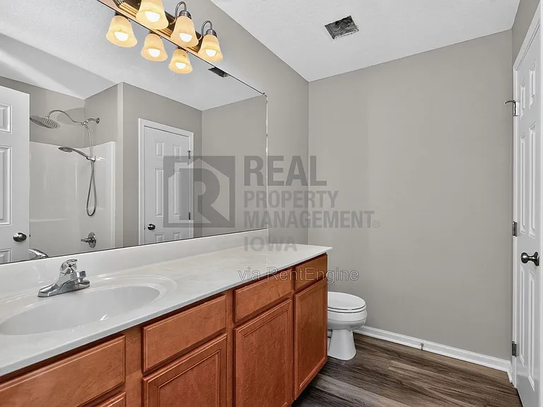 1229 E 18th St — Photo 21