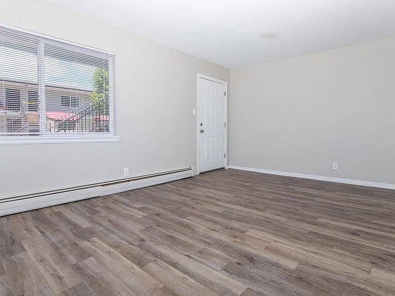 De Cortez Apartments — Photo 9