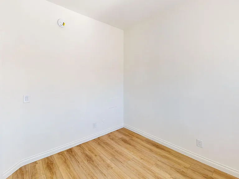 Highland Villa Apartments — Photo 39