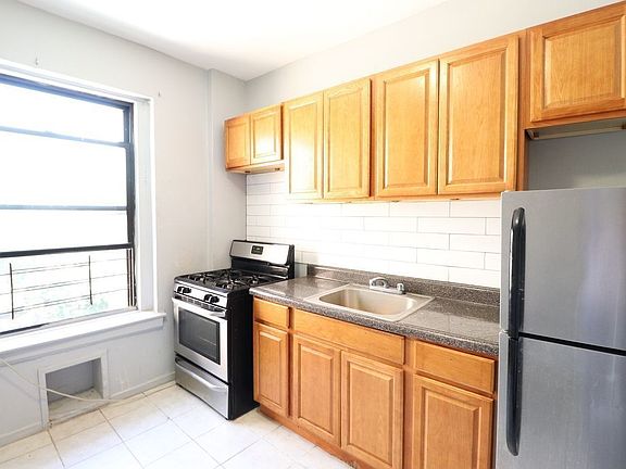 4th image of 147 W 230th St #4L