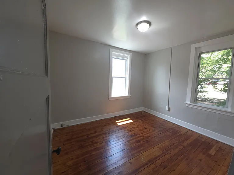 528 Wall Ave #2 — Photo 6