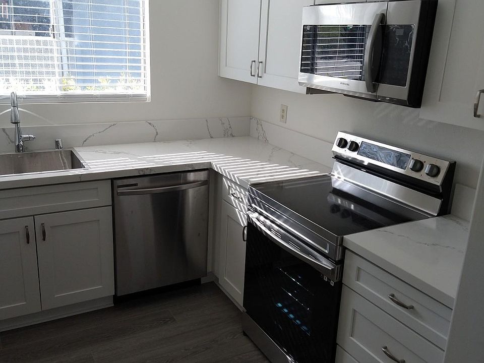 2nd image of 3712 Hickory Way