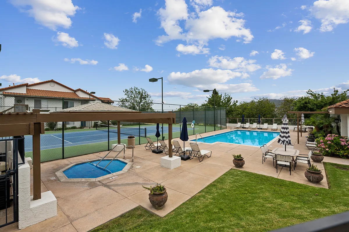 Building Photo - 858 S Rancho Santa Fe Rd S #C