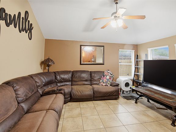 4th image of 1648 Tampa Bay Dr