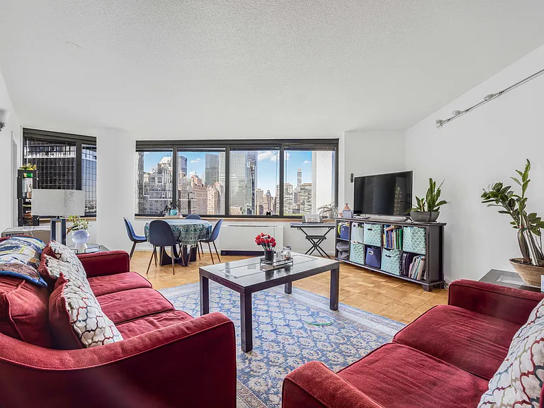 415 E 37th St #25J — Photo 3