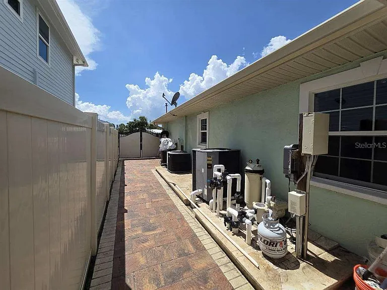 3927 E Eden Roc Cir — Photo 21