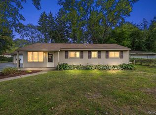 4535 Pinedale Ave, Clarkston, MI 48346