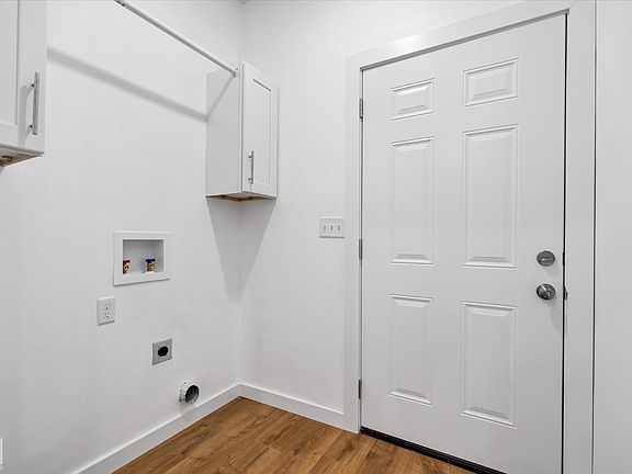 4th image of 204 E Gum St