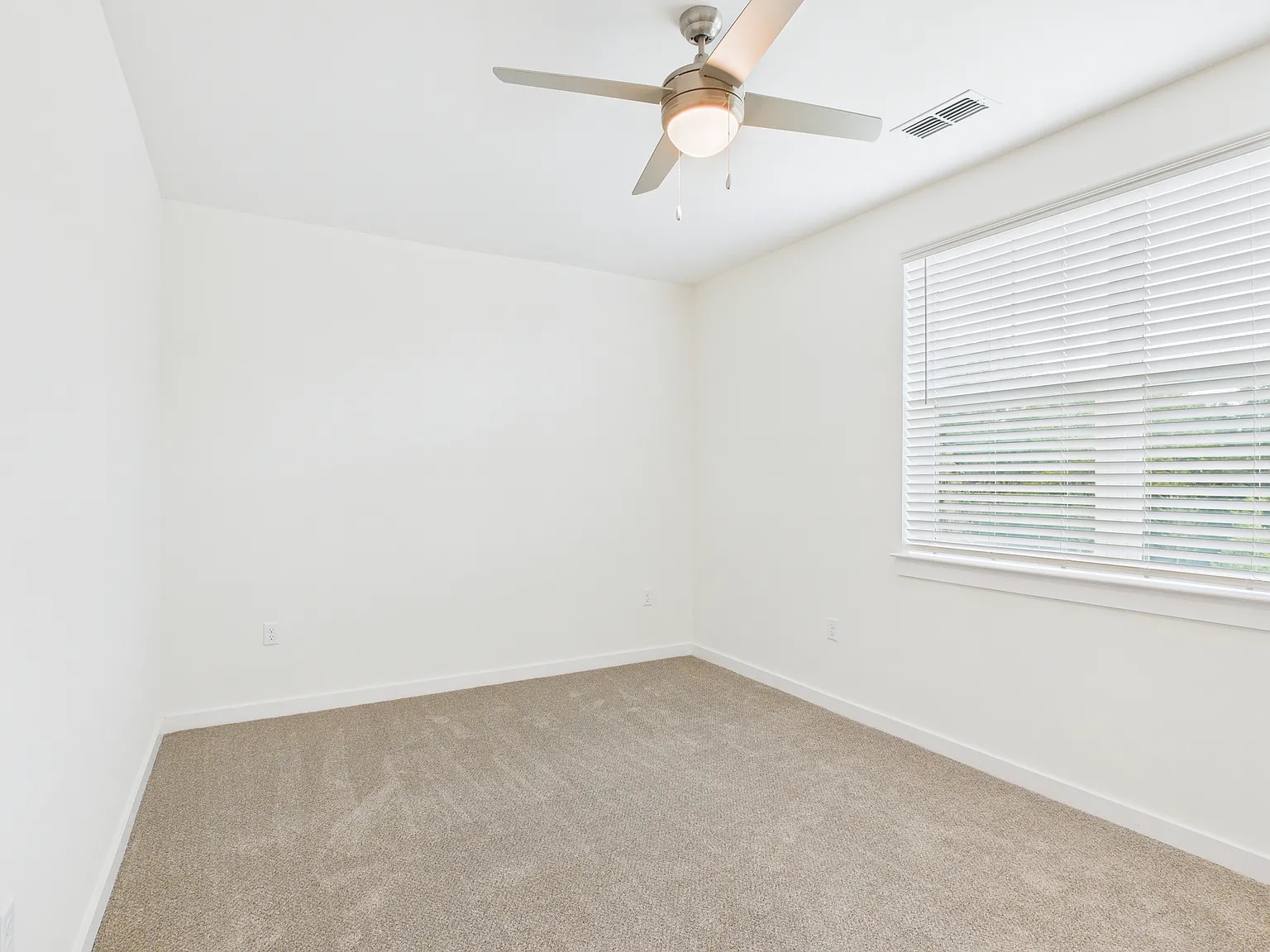 2 bed, 1267 sqft, $1,999 — Photo 3