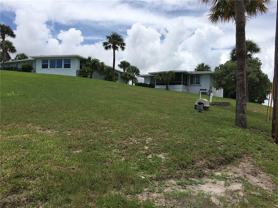 1st image of 3950 NE Skyline Dr