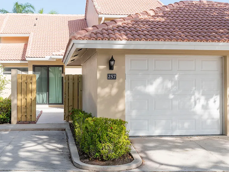257 Old Meadow Way — Photo 4