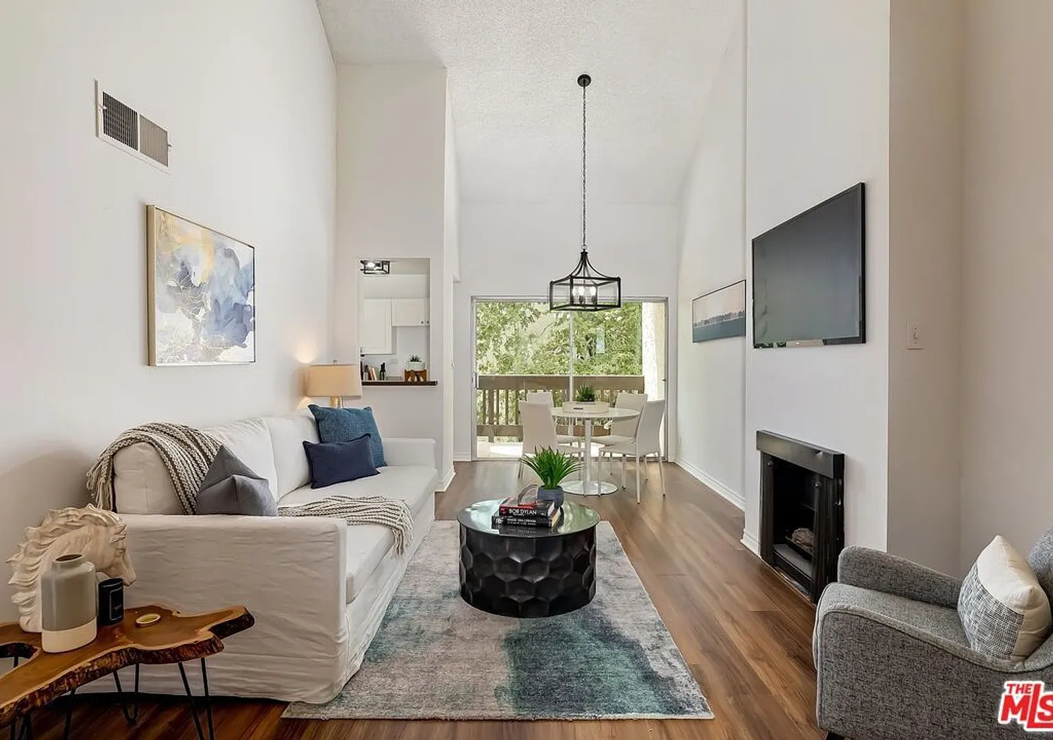 Beautiful 1 bed 3rd floor (top) condo in lakeside community in Culver City — Photo 4