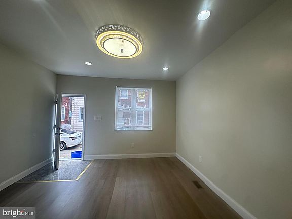 4th image of 2318 S Franklin St