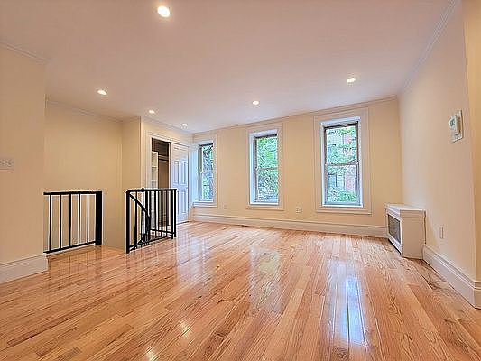 1st image of 410 W 44th St #2A