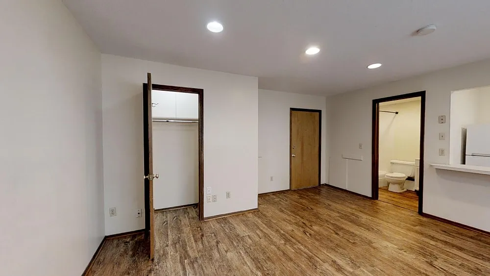 Building Photo - 120 E 13th Ave #B