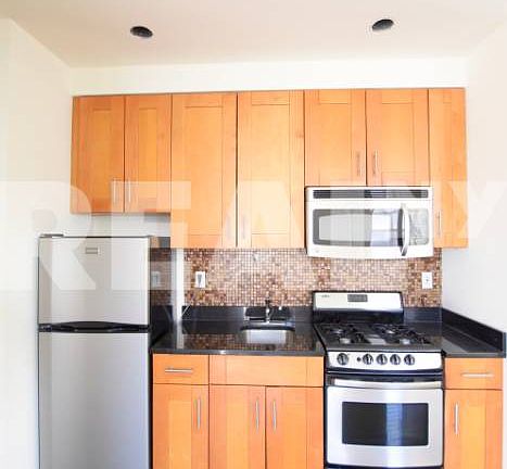 3rd image of 132 Ludlow St