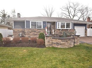 50 Croley St, Huntington, NY