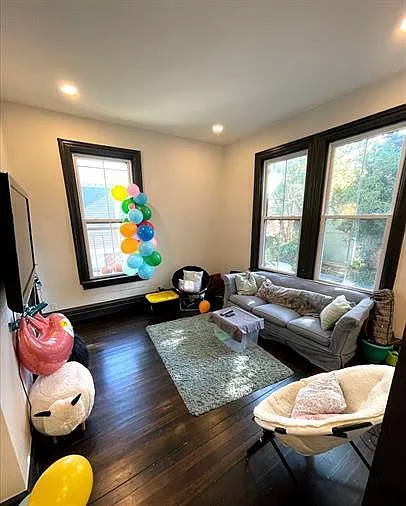 75 Lloyd Ave — Photo 3