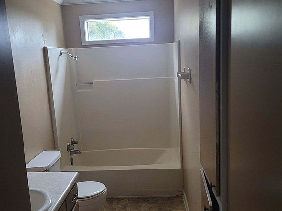 3rd image of 201 Westgate Dr #4