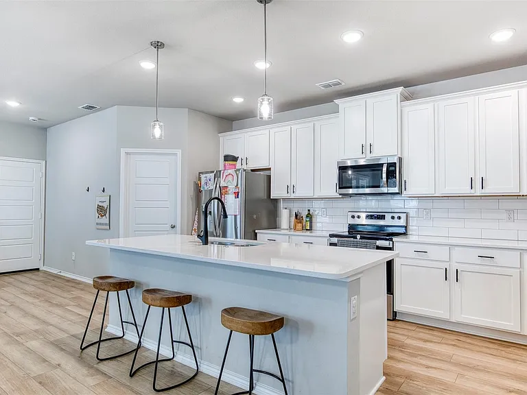 6025 Pitcher Way — Photo 3