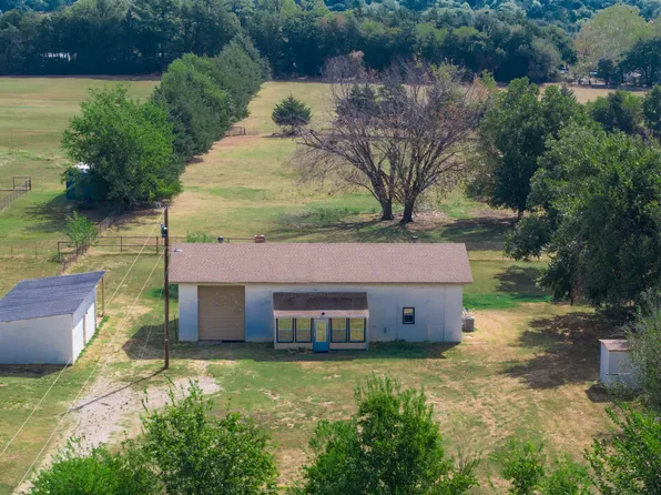 1214 Desvoignes Rd, Denison, TX 75021