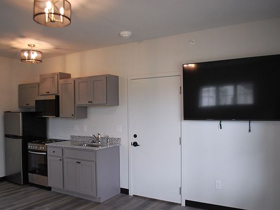 3rd image of 1219 34th St #207