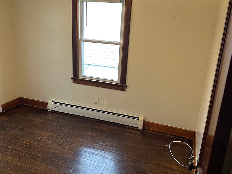 436 Hess St — Photo 6