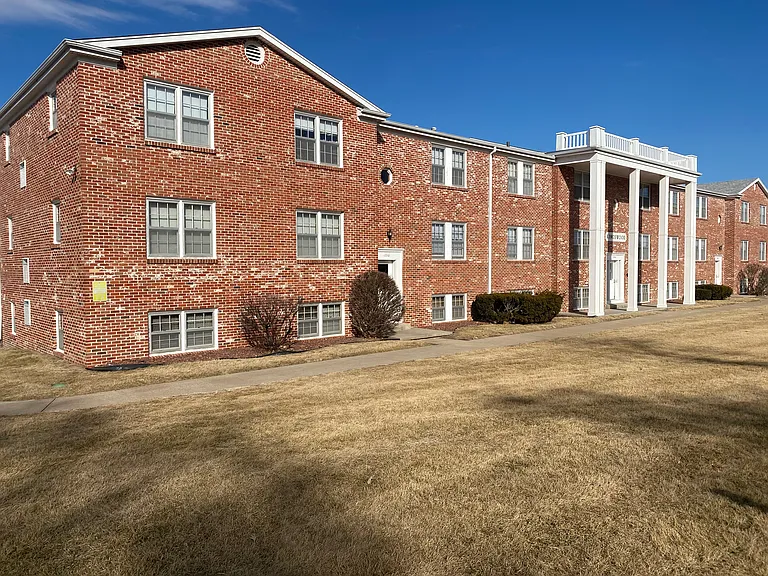 KINGSWOOD APARTMENTS — Photo 1