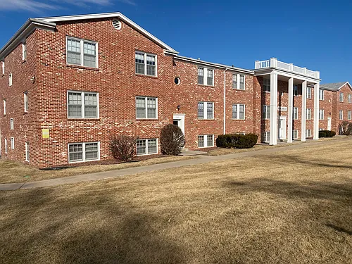 KINGSWOOD APARTMENTS Photo 1