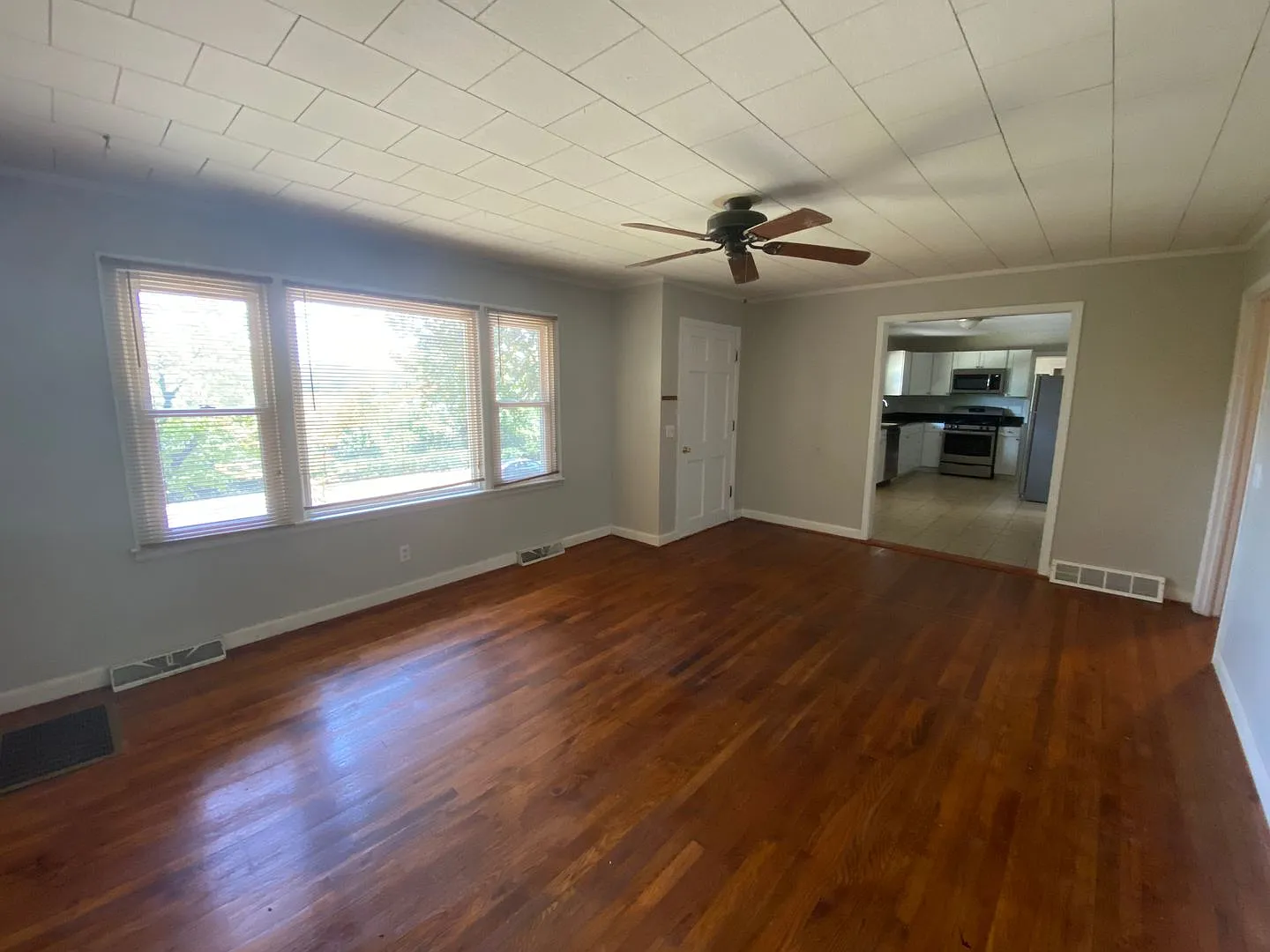 3 Bedroom Brick Ranch House in a Great Location! — Photo 4