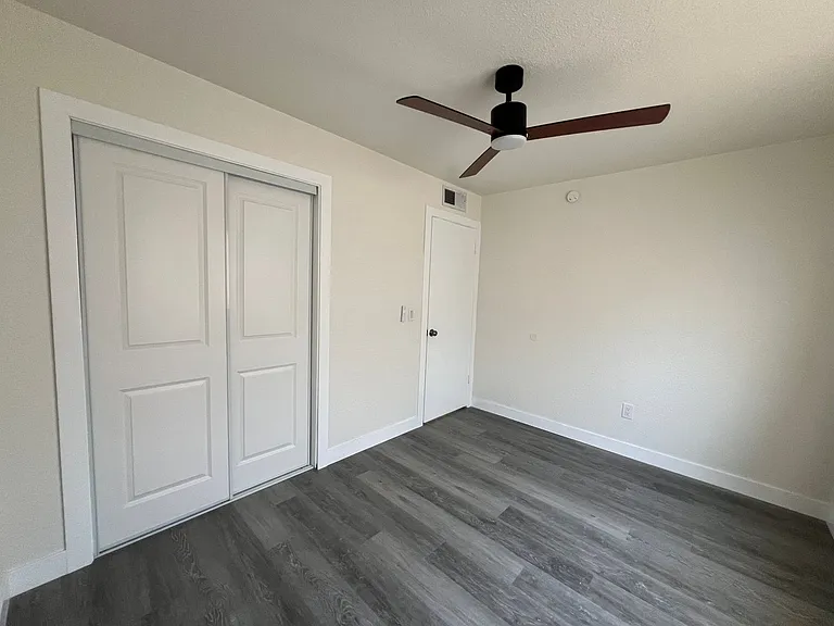 709 E Houston Ave #14 — Photo 8