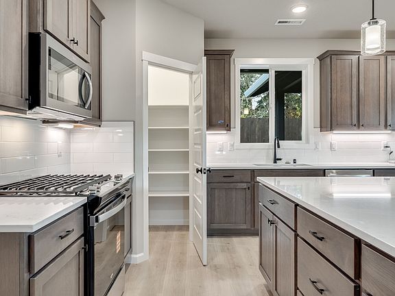 2925 NW 6TH AVE by Aho Construction