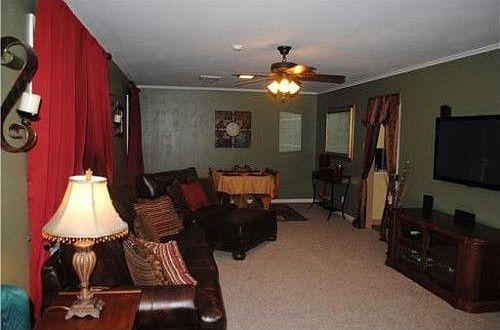 5th image of 2323 Douglas Dr