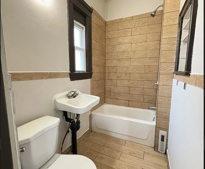 1011 Windsor Ave — Photo 9