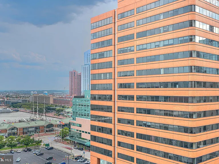 414 Water St #1404 — Photo 9