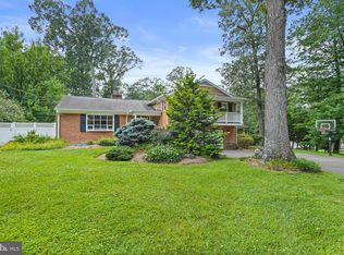 8633 Janet Ln, Vienna, VA 22180
