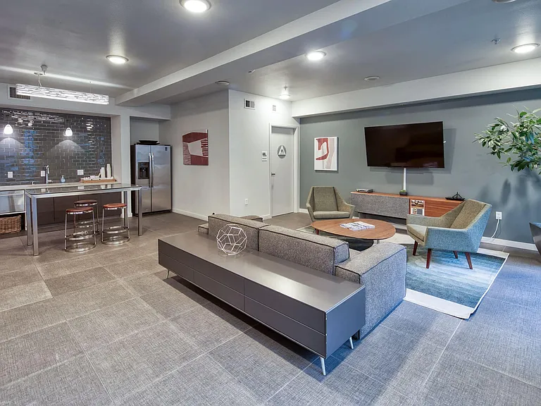 EVIVA Midtown Apartments — Photo 16