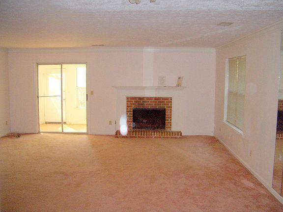 2nd image of 2920 Lexington Trace Dr SE