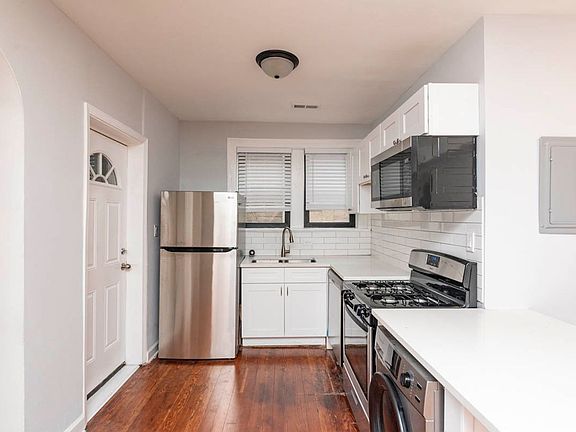 4th image of 4415-25 W School St #4415-1