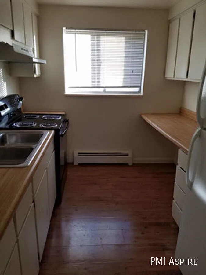 2 Bedroom 1 Bath Apartment in Longmont — Photo 2