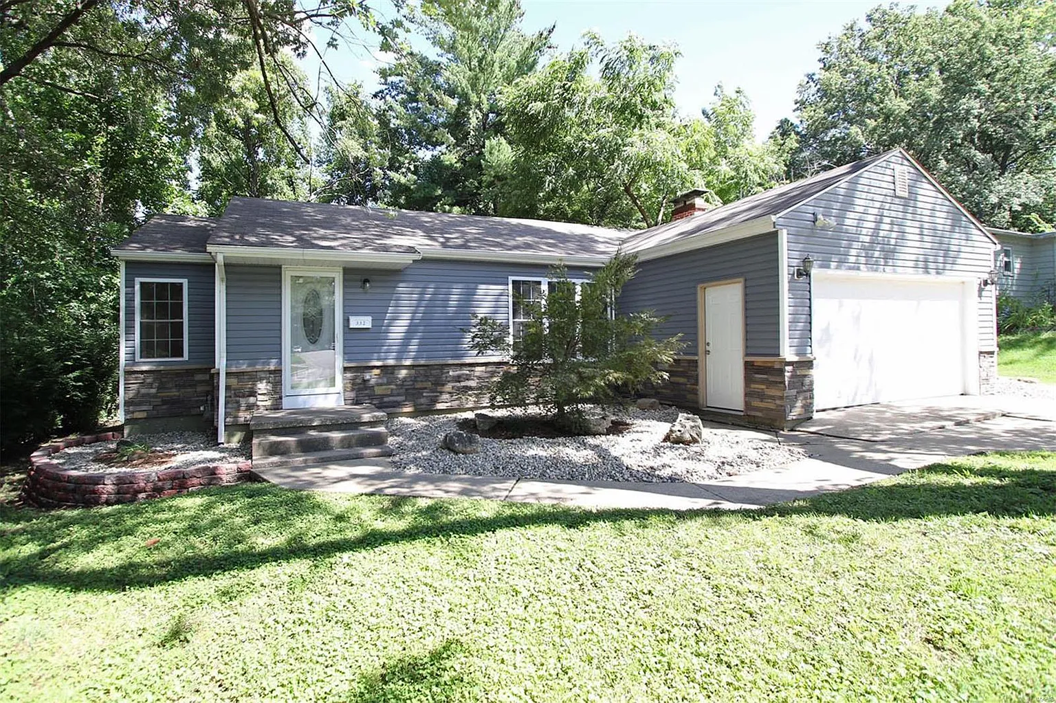 332 Broadview Dr photo 1