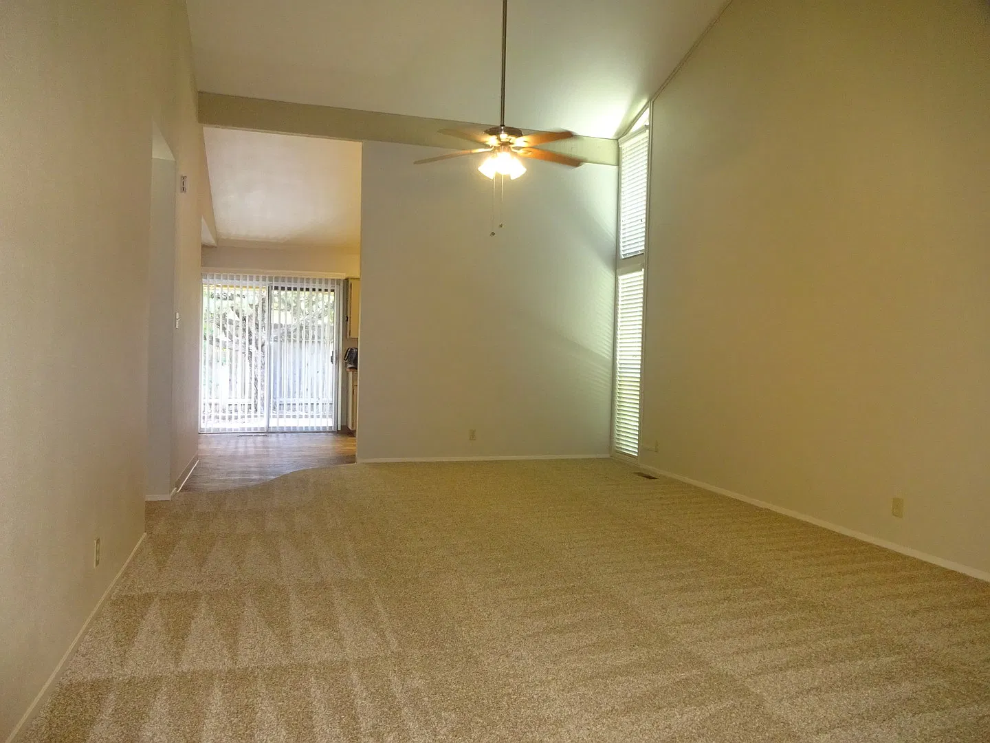 Espana West, Simply Gorgeous and All Single Story! — Photo 3